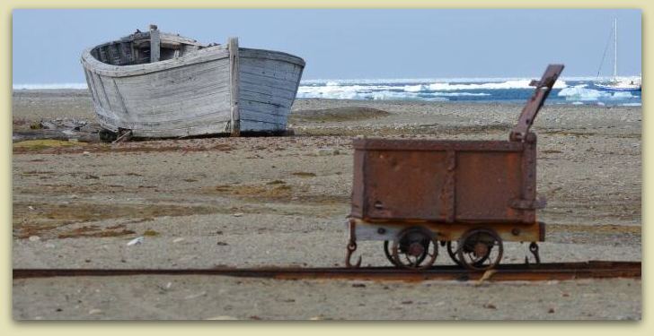Barka transportowa i wózek kopalniany